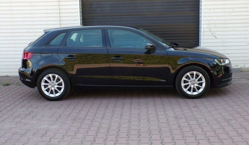 Audi A3 Sportback full