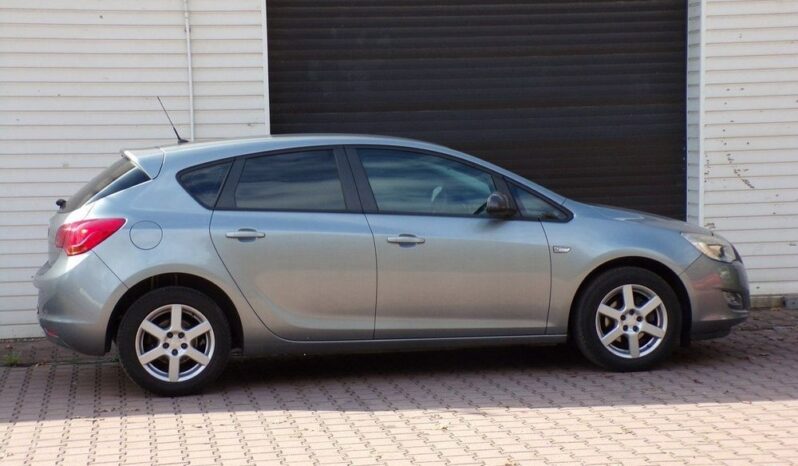 Opel Astra full