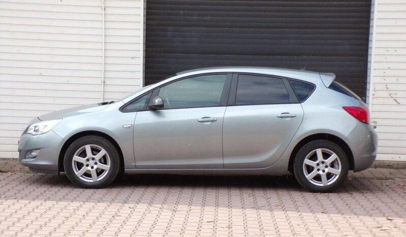 Opel Astra full