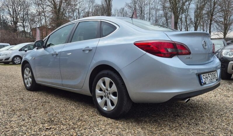 Opel Astra full