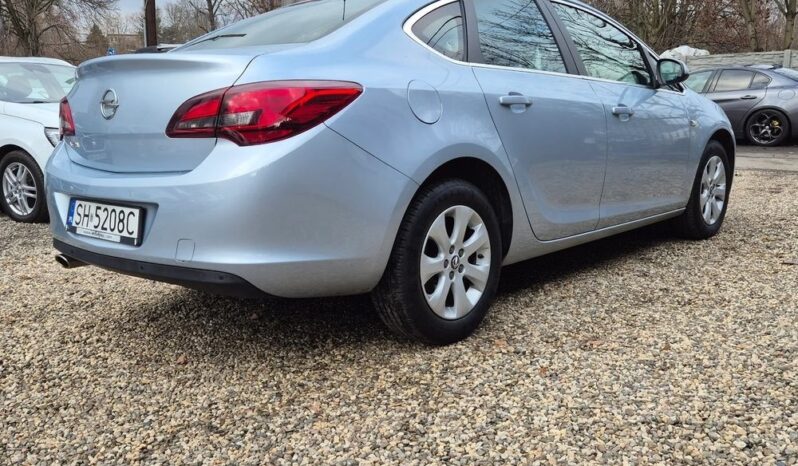 Opel Astra full