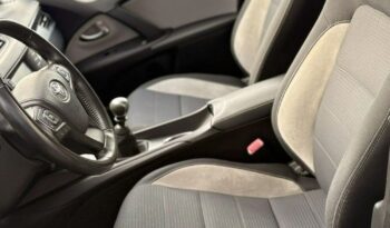 Toyota Avensis full