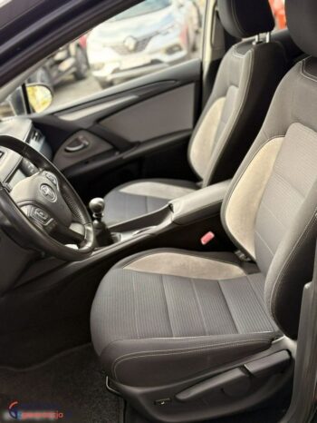 Toyota Avensis full