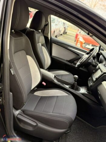 Toyota Avensis full