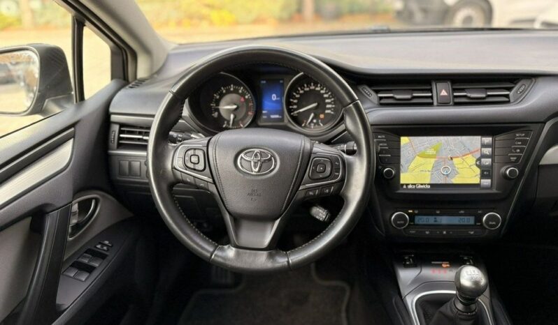 Toyota Avensis full