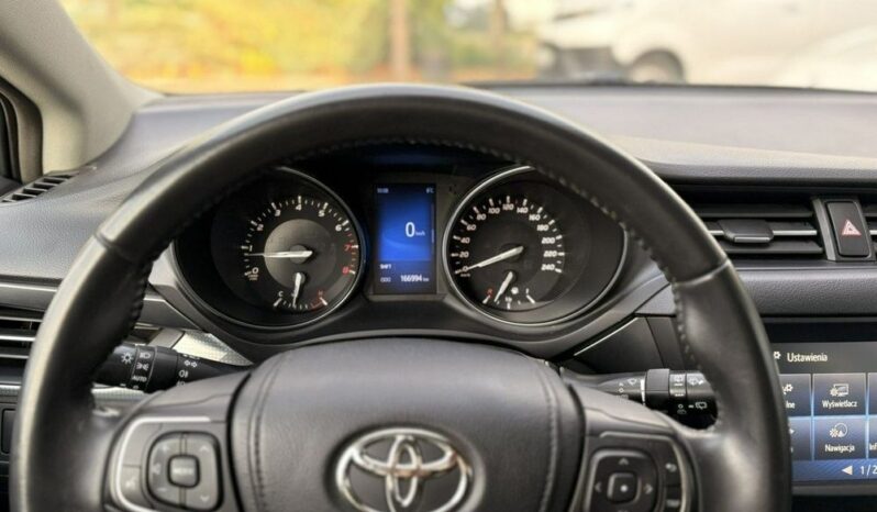 Toyota Avensis full