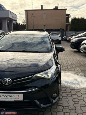 Toyota Avensis full