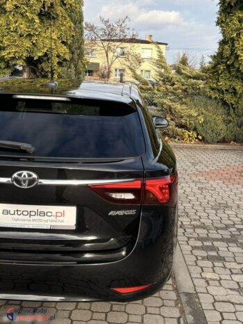 Toyota Avensis full
