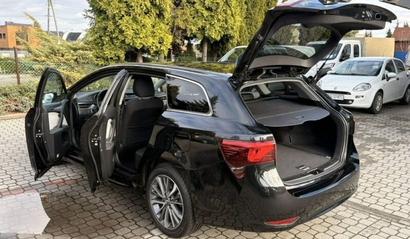 Toyota Avensis full
