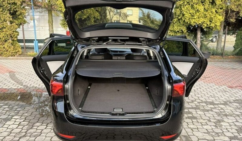 Toyota Avensis full