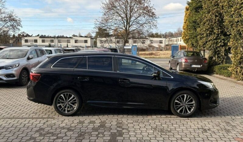 Toyota Avensis full