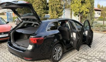 Toyota Avensis full