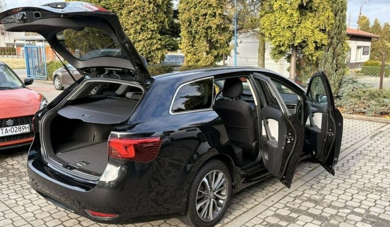 Toyota Avensis full