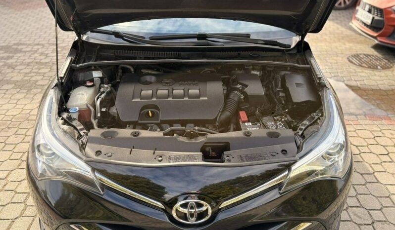 Toyota Avensis full