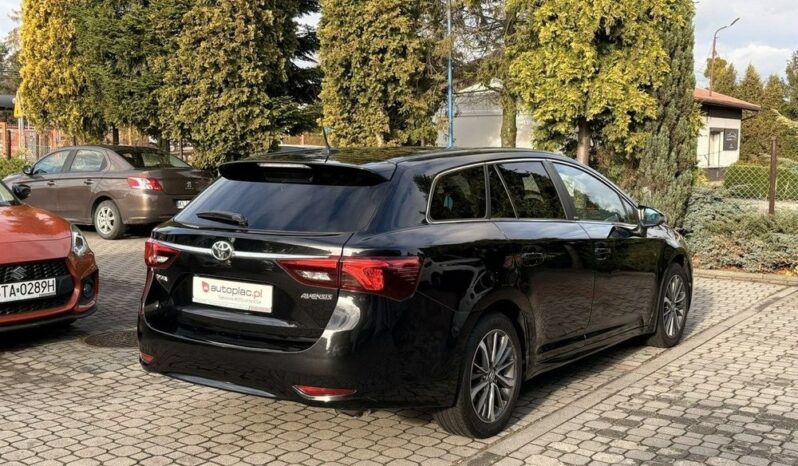 Toyota Avensis full