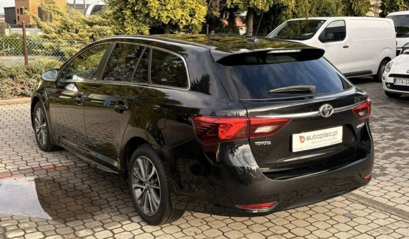 Toyota Avensis full