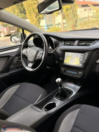 Toyota Avensis full