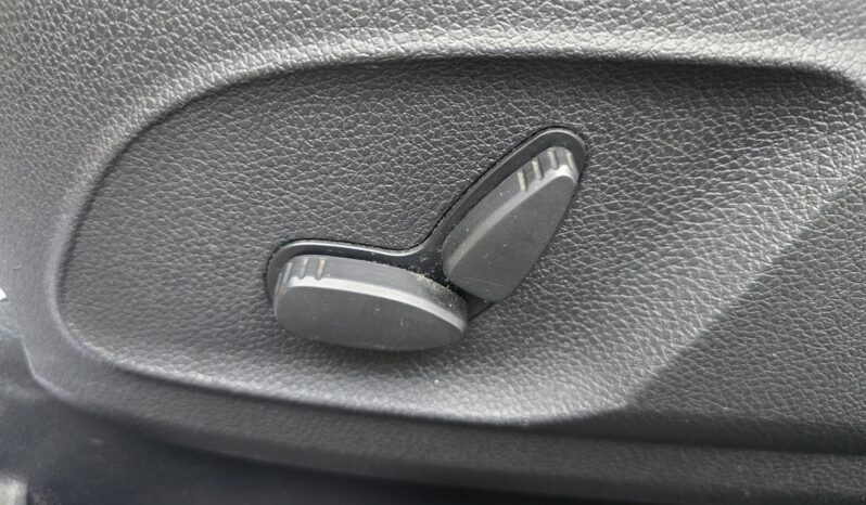 SUV FORD Kuga  2010 Diesel Automatyczna 4×4 (stały) Inny kolor 5 5 Niemcy Metalik full
