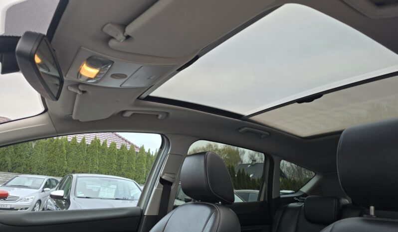 SUV FORD Kuga  2010 Diesel Automatyczna 4×4 (stały) Inny kolor 5 5 Niemcy Metalik full