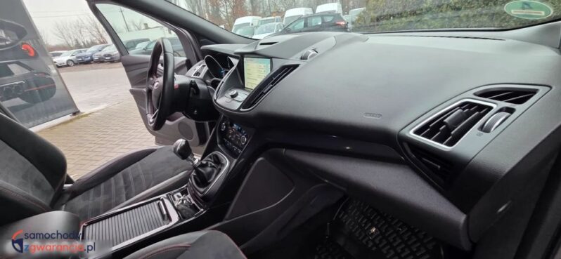 Ford Kuga 1.5 EcoBoost 2×4 ST-Line full