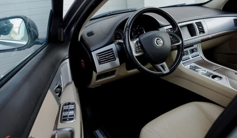 Jaguar XF 2.2 D Luxury full