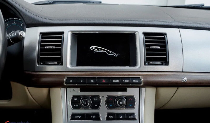 Jaguar XF 2.2 D Luxury full