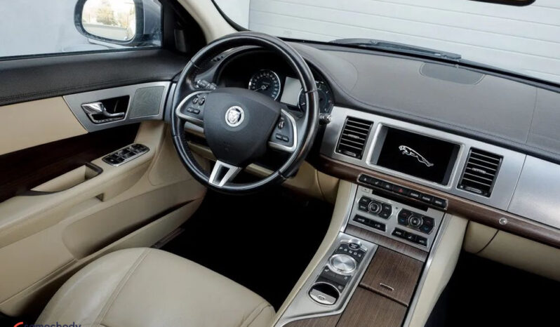 Jaguar XF 2.2 D Luxury full