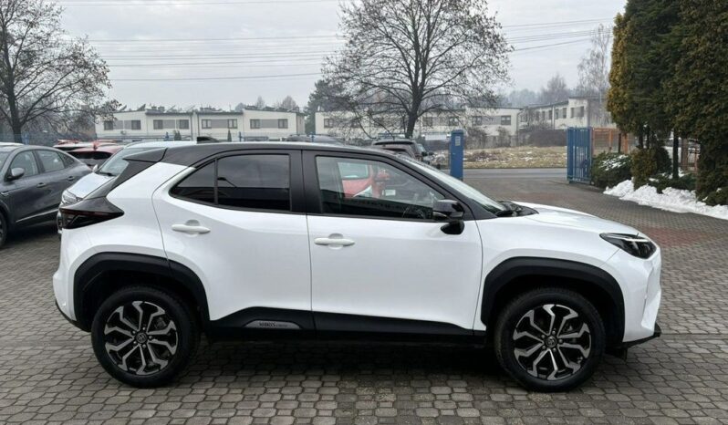 Toyota Yaris Cross full
