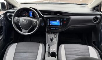 Toyota Auris full