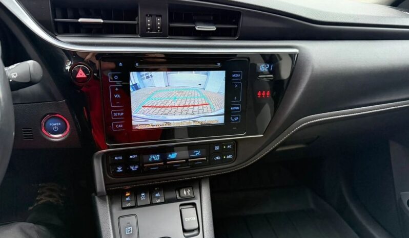 Toyota Auris full