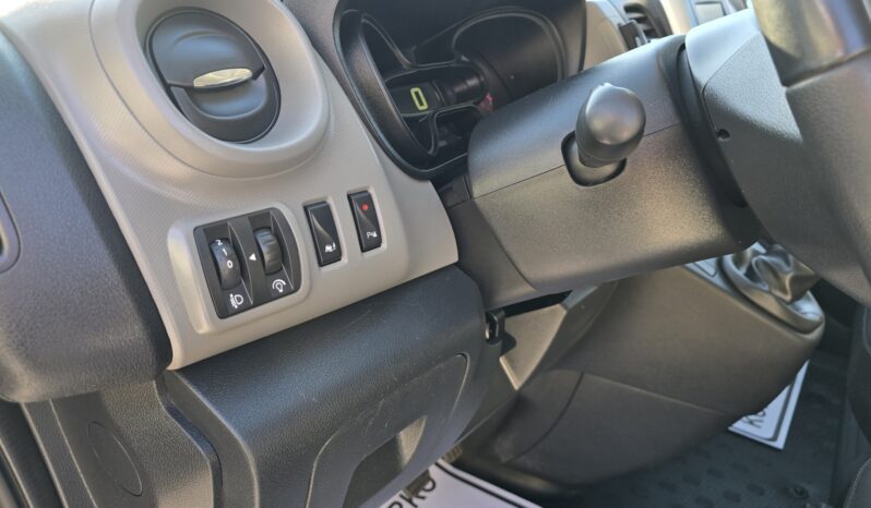 Renault Trafic 9 miejsc, 2 komplety kół full