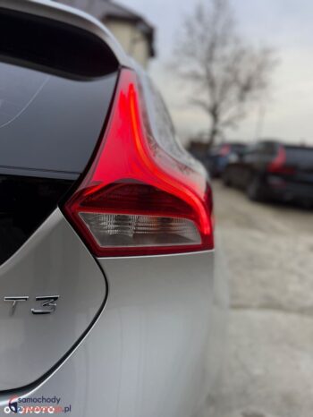 Volvo V40 T3 Momentum full