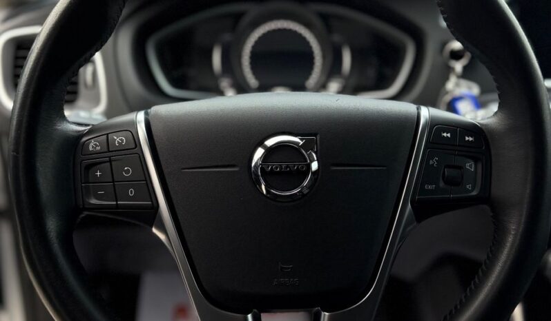 Volvo V40 T3 Momentum full