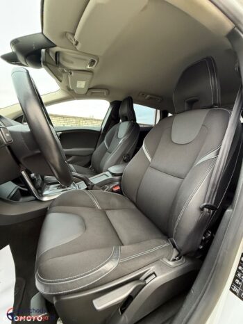 Volvo V40 T3 Momentum full