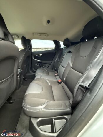 Volvo V40 T3 Momentum full