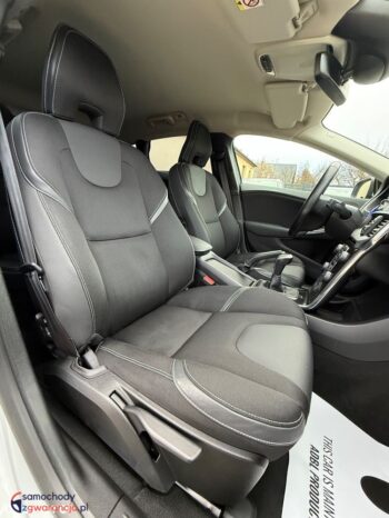 Volvo V40 T3 Momentum full