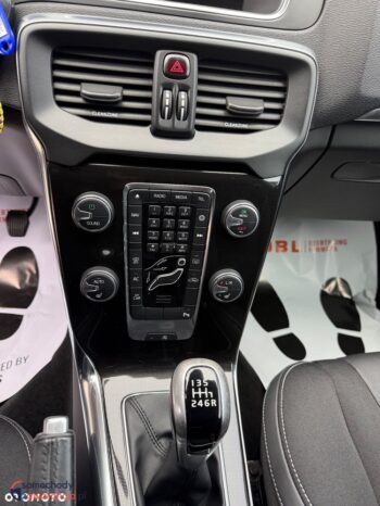 Volvo V40 T3 Momentum full
