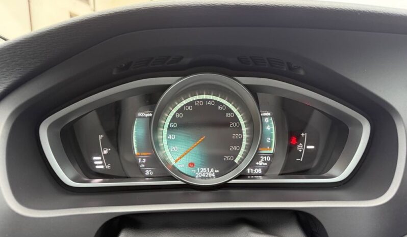 Volvo V40 T3 Momentum full