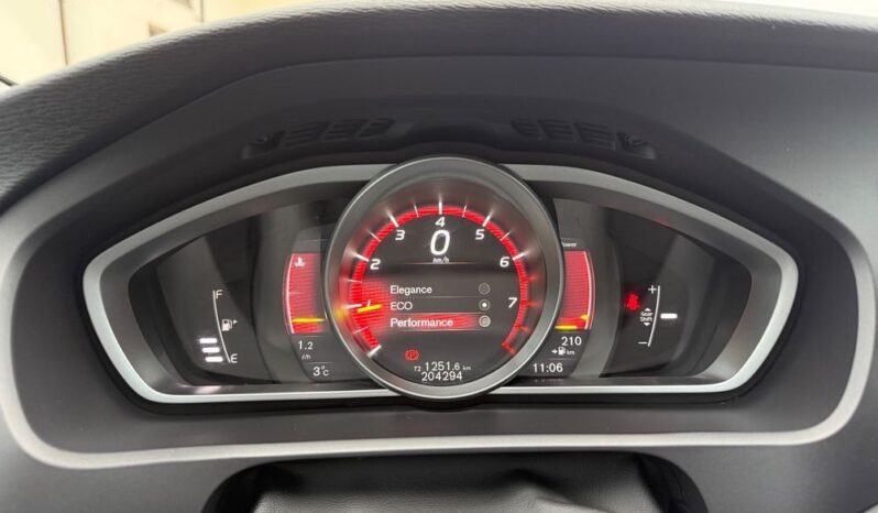 Volvo V40 T3 Momentum full