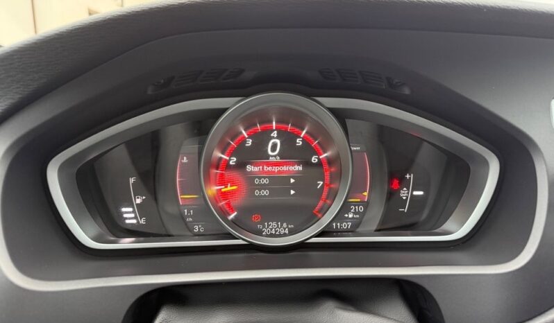 Volvo V40 T3 Momentum full