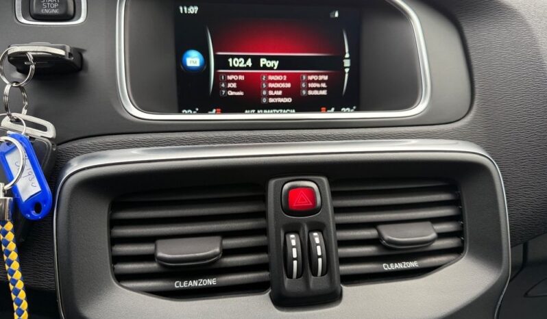 Volvo V40 T3 Momentum full