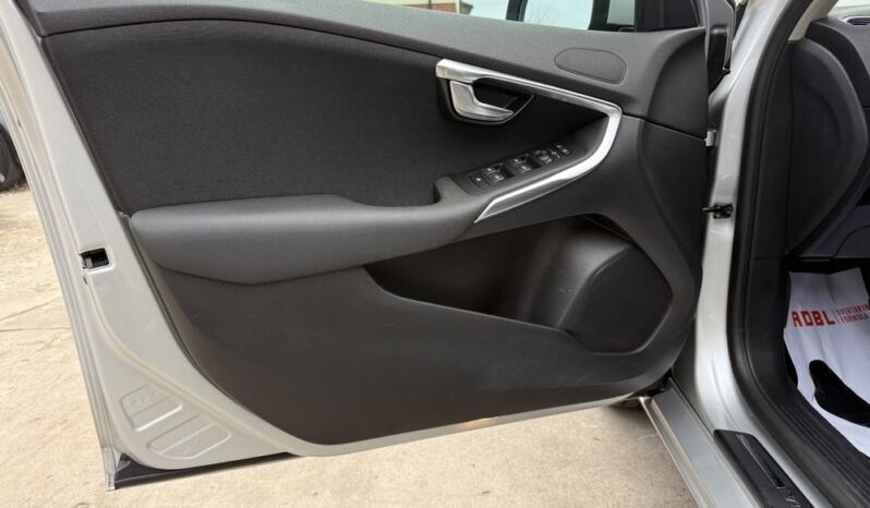 Volvo V40 T3 Momentum full
