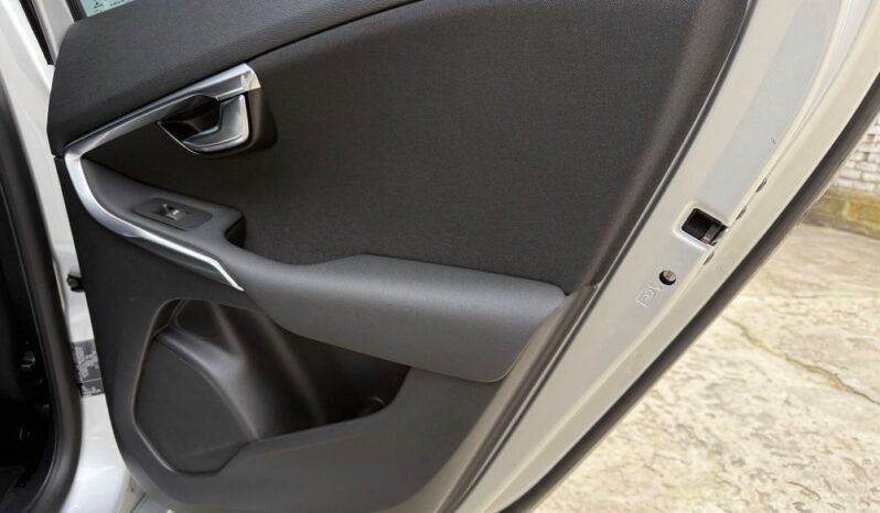 Volvo V40 T3 Momentum full