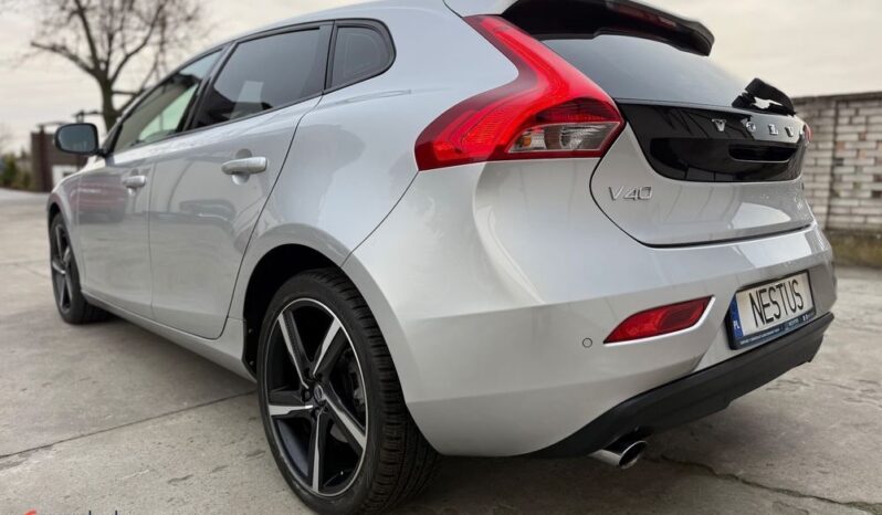 Volvo V40 T3 Momentum full