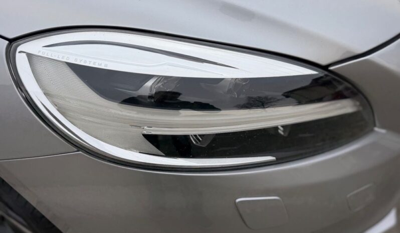 Volvo V40 T3 Momentum full