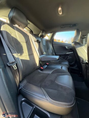 Volvo V40 D3 Drive-E R-Design Momentum full