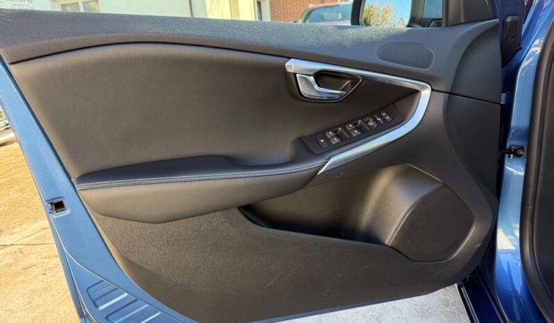 Volvo V40 D3 Drive-E R-Design Momentum full