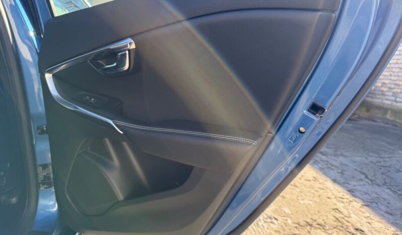 Volvo V40 D3 Drive-E R-Design Momentum full