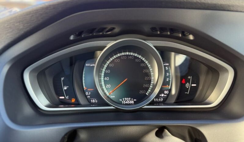 Volvo V40 D3 Drive-E R-Design Momentum full