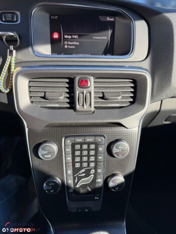 Volvo V40 D3 Drive-E R-Design Momentum full